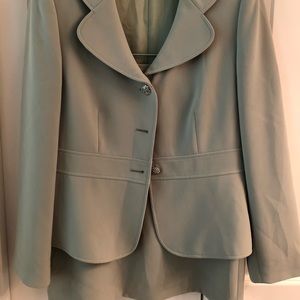 Tahari skirt suit